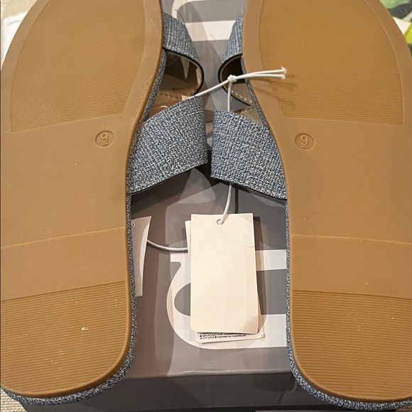 GAP Brushed Denim Blue Criss-Cross Sandals/NWT/9 - Picture 11 of 12